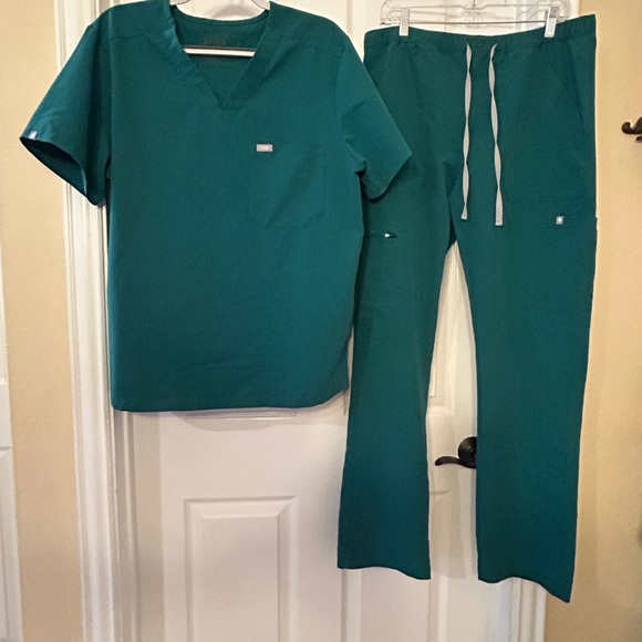 Figs Technical Collection Large Men’s Green Scrubs Set - Picture 2 of 4